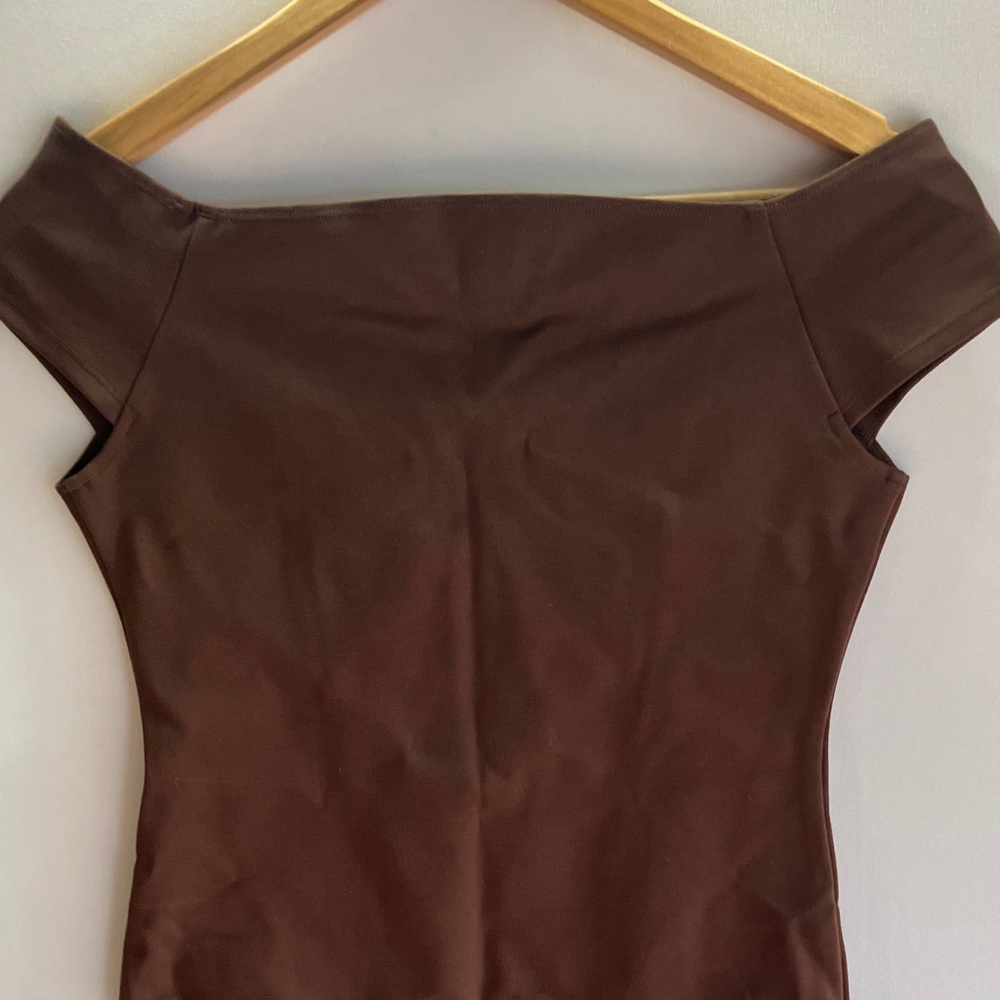 Abercrombie & Fitch Chocolate Off-Shoulder Top - Picture 6 of 6